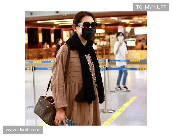 史梦瑶竟然在机场穿得跟出门买菜一样，妆都懒得化了？