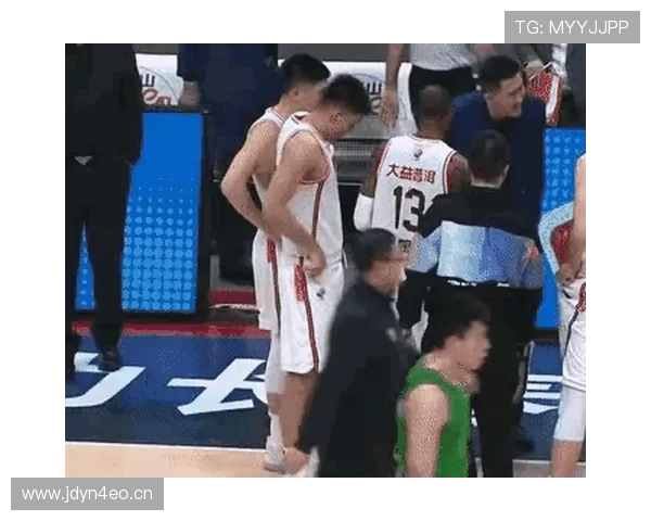 篮球场上双方同时犯规怎么判罚?关键处理规则解读 篮球场上双方同时犯规怎么判罚?关键处理规则解读
